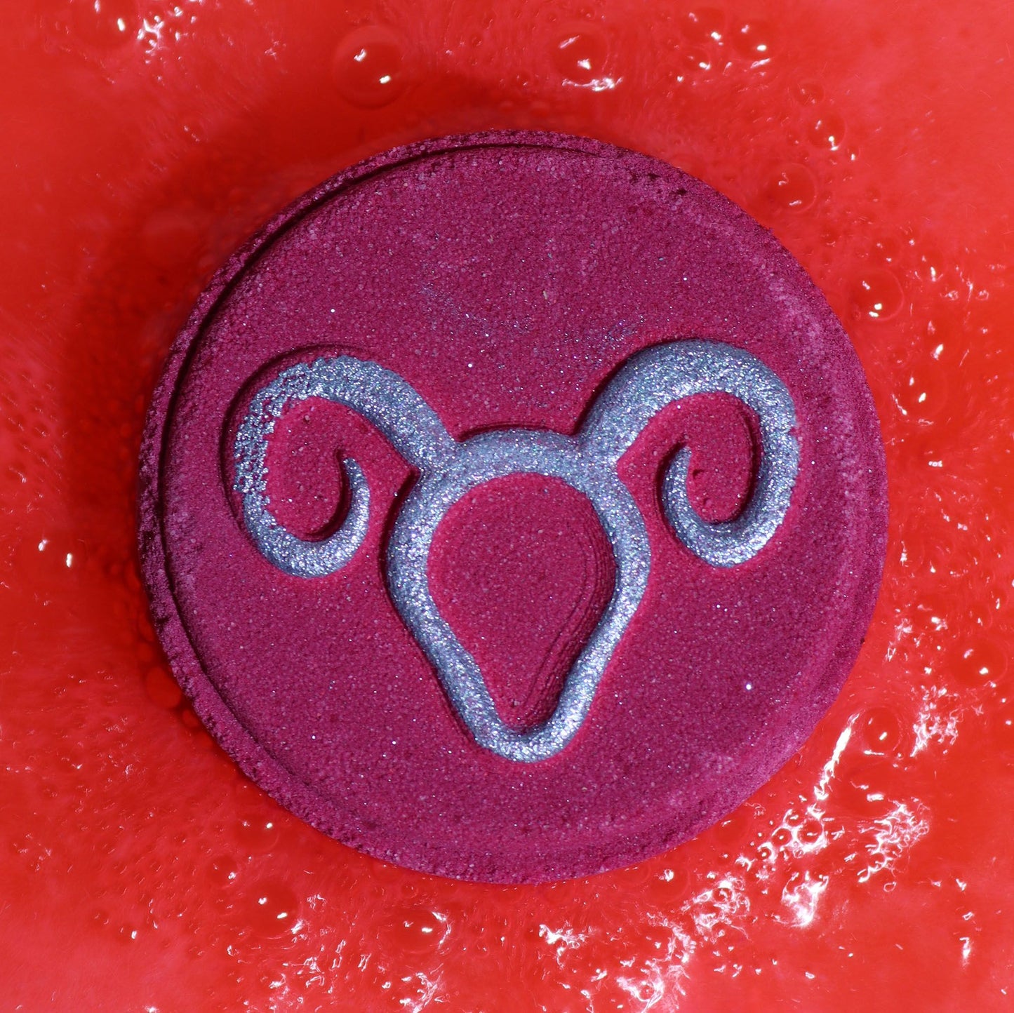 Set of Zodiac Bath Fizzers with Horoscope - Aries in water