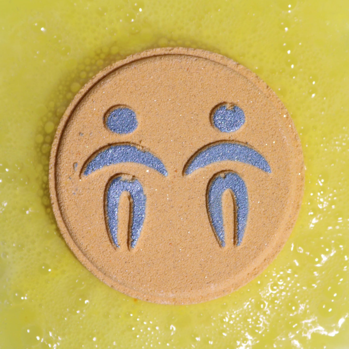 Set of Zodiac Bath Fizzers with Horoscope - Gemini in water