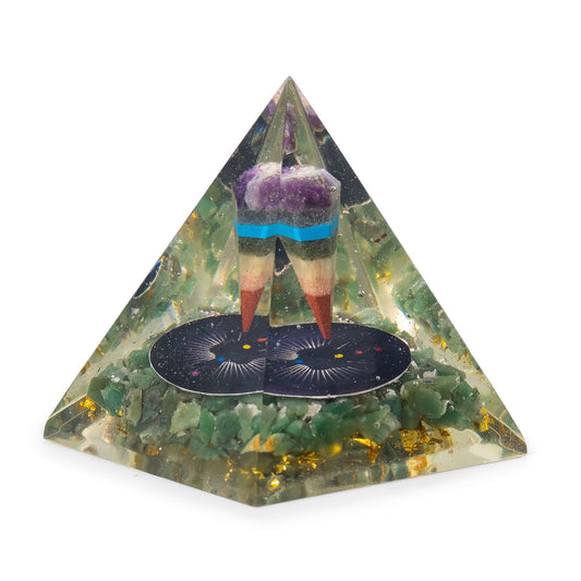Medium Orgonite Pyramids 7x6cm - Pendulum - Green Aventurine Chips