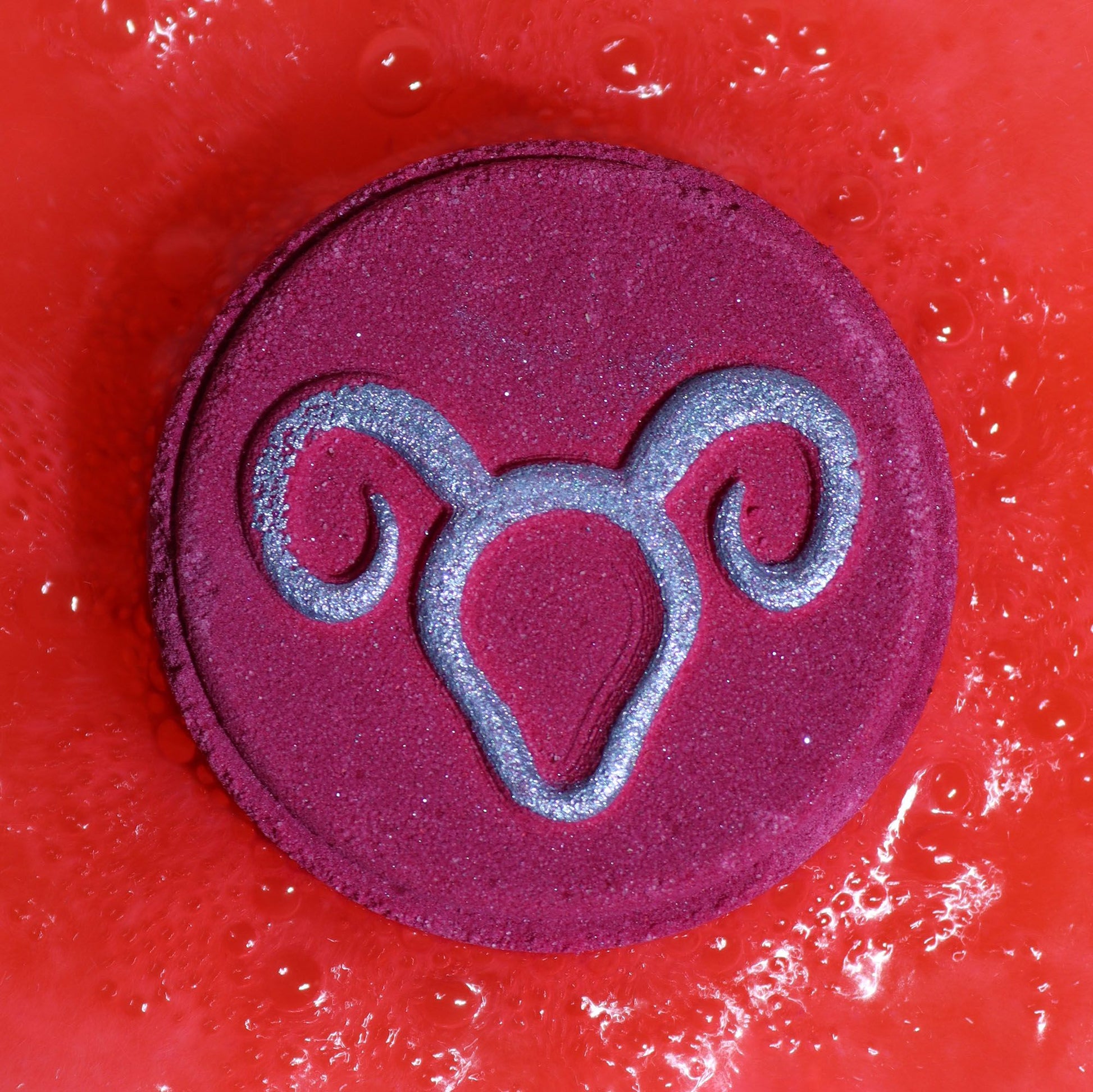 Set of Zodiac Bath Fizzers with Horoscope -  Aries in water